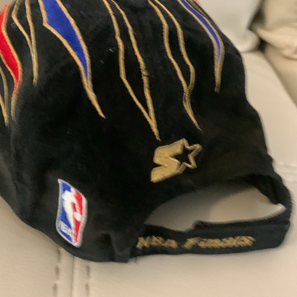 Chicago Bulls Original locker room Championship hat from 1998 title - Picture 3 of 5